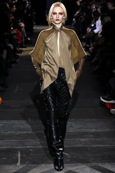 Look 33